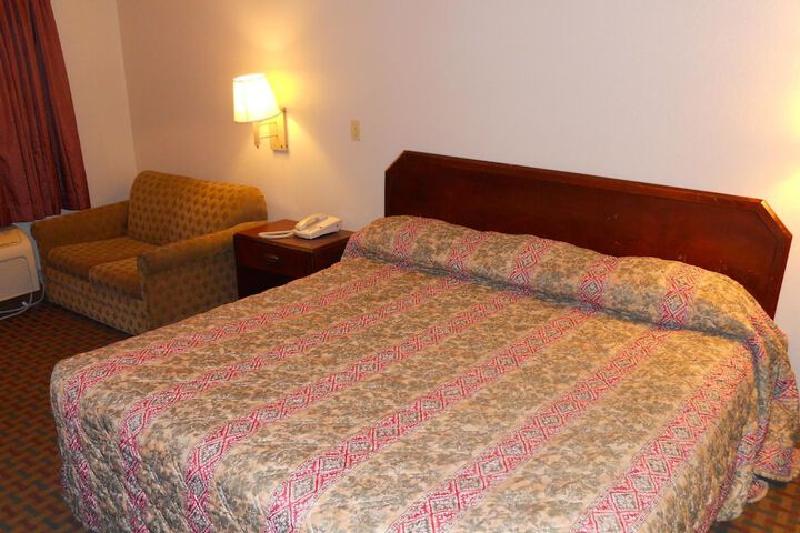 1 King Bed (2 of 5)