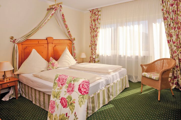 Room 12 of 37