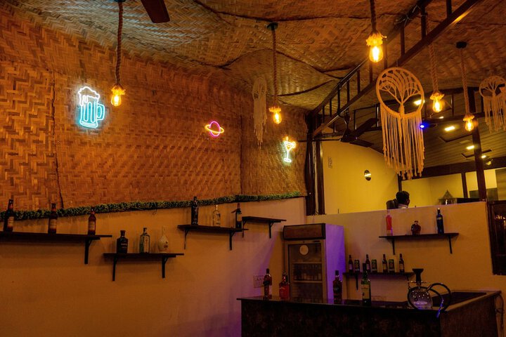 Lounge 43 of 53