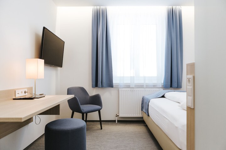 Room 10 of 49