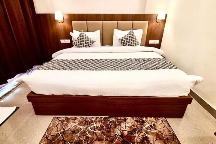 Room 9 of 27