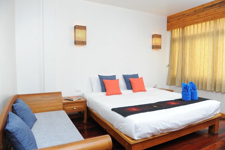 Room 5 of 10
