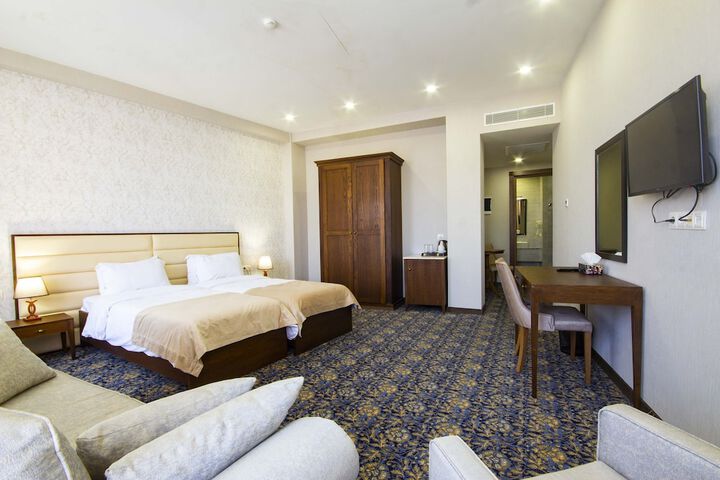 Room 28 of 72
