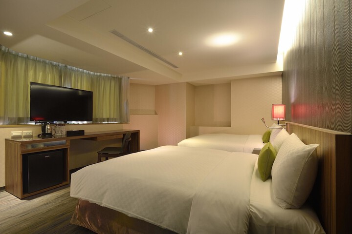 Room 13 of 40