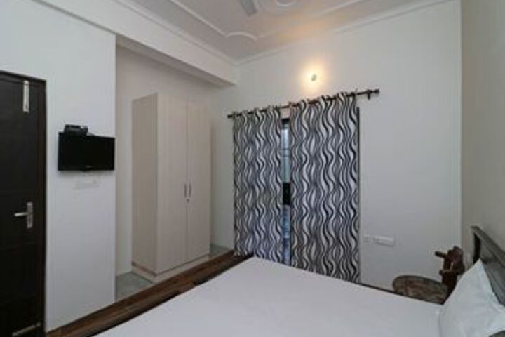 Room 15 of 21