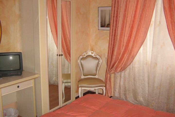 Room 10 of 53
