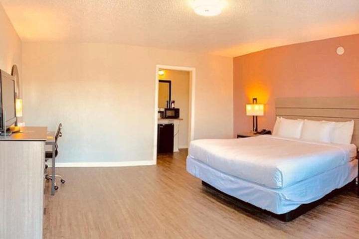 Room 14 of 28