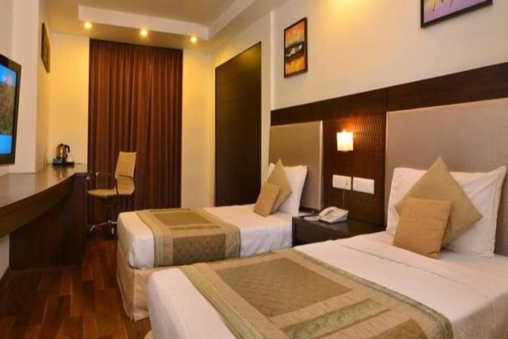 Room 8 of 35