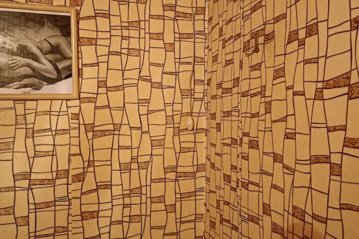 Room 4 of 42