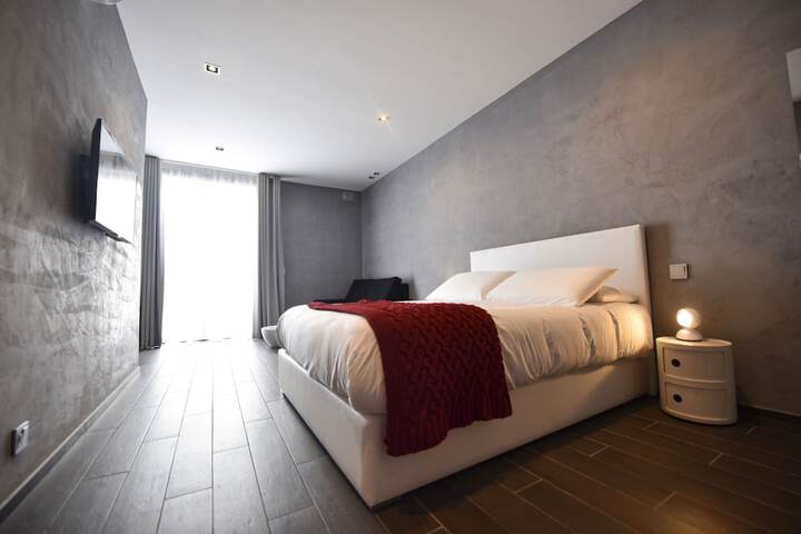 Room 10 of 38