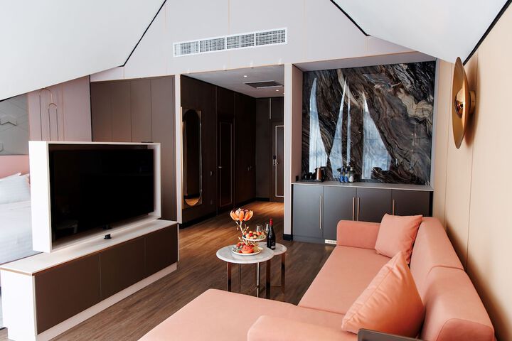 Room 15 of 76