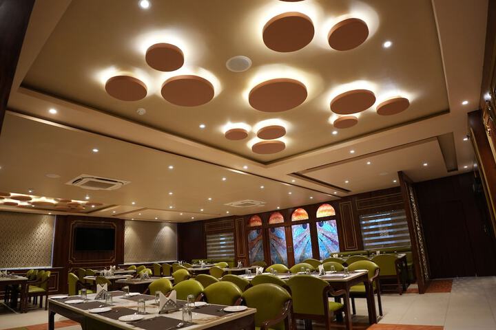 Dining 9 of 13