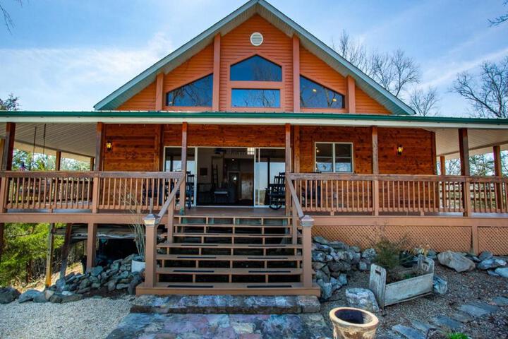 Photo of The Lookout - Lake View Hot Tub and Grill