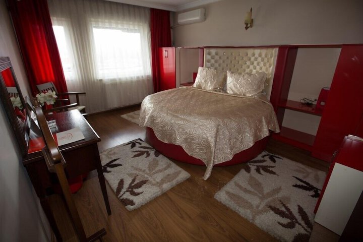 Room 10 of 31