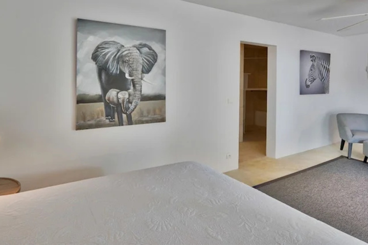 Room 3 of 9
