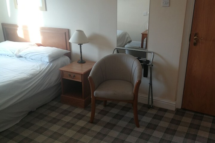 Room 11 of 36