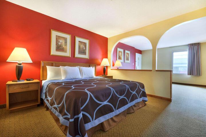 1 King Bed (4 of 9)
