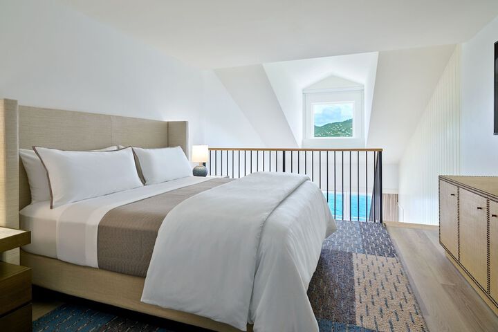 Room 4 of 124