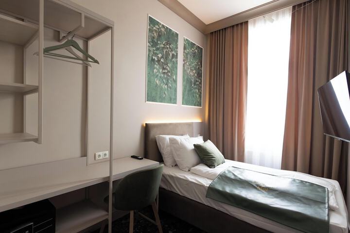 Room 10 of 92