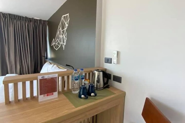 Room 21 of 102