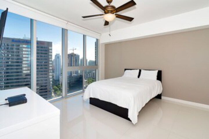 Room 30 of 34