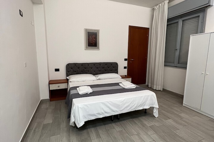 Room 4 of 5