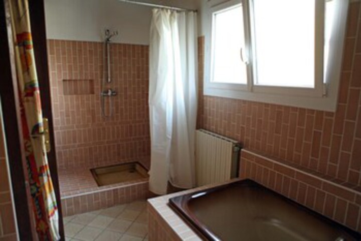 Room 5 of 32