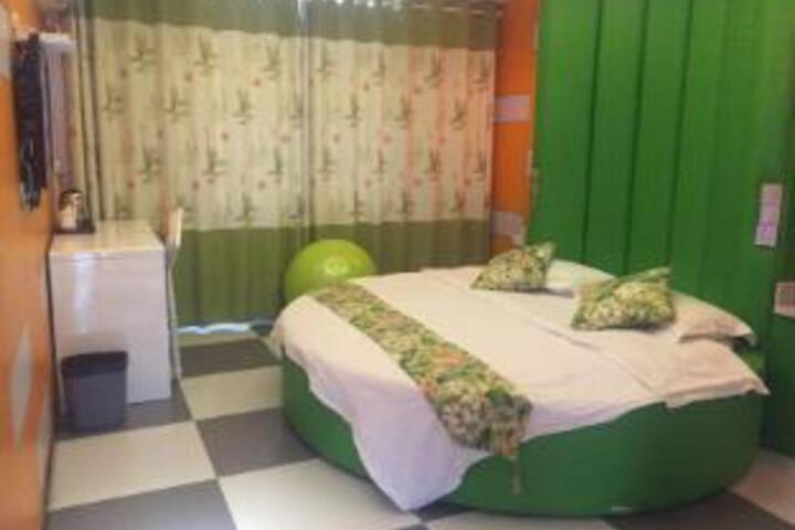 Room 6 of 6