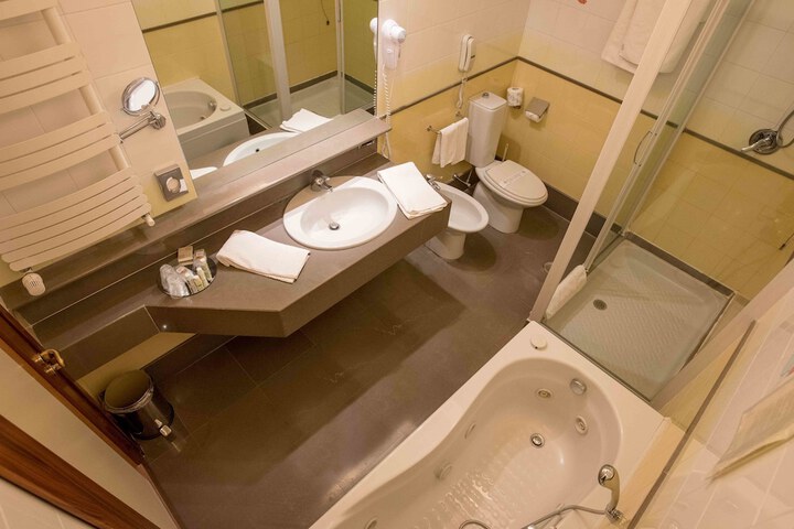 Room 7 of 41