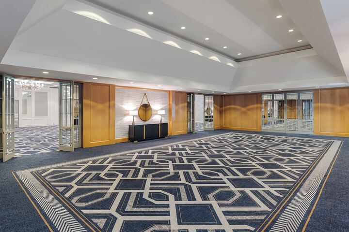 Ballroom/Hall 120 of 143