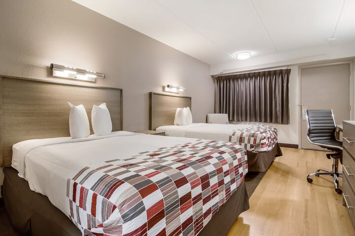 2 Double Beds (10 of 14)
