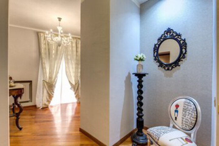 Room 28 of 33