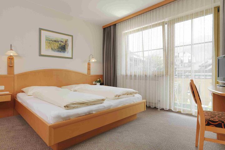 Room 5 of 92