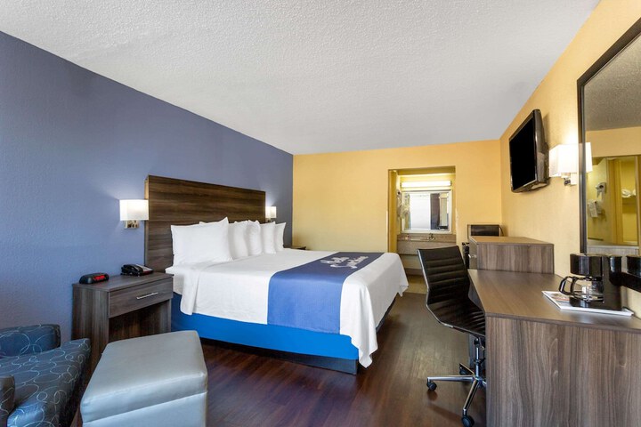 Room 10 of 20