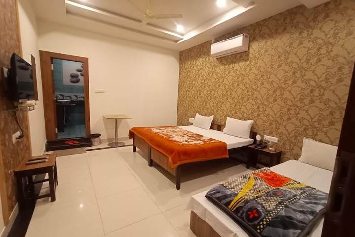 Room 3 of 16