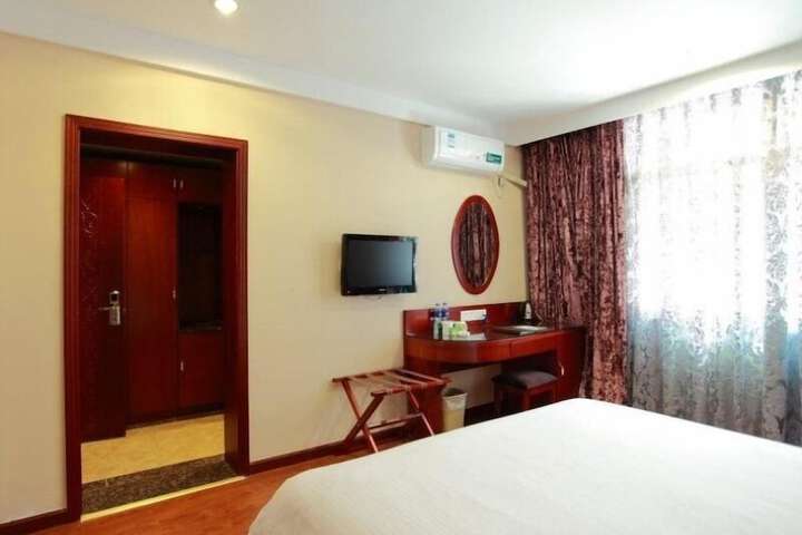 Room 13 of 72