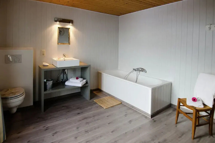 Room 3 of 17