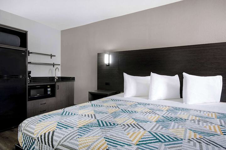 Room 18 of 31