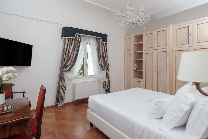 Room 74 of 250