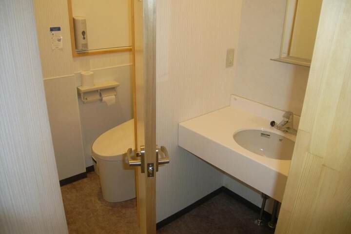 Room 9 of 33