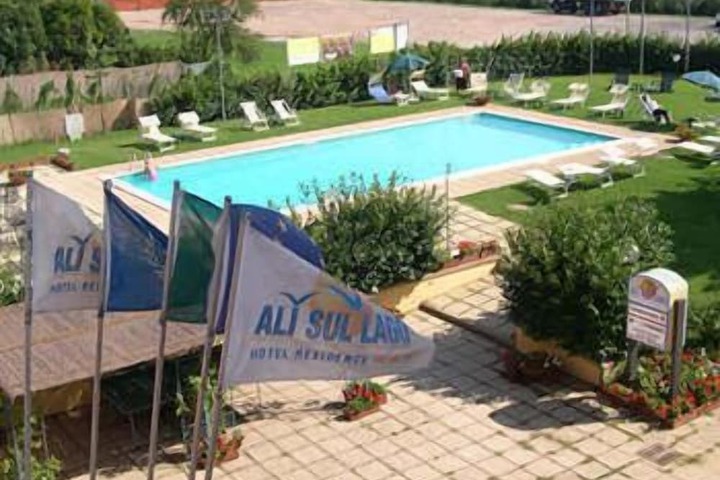 Pool 18 of 31