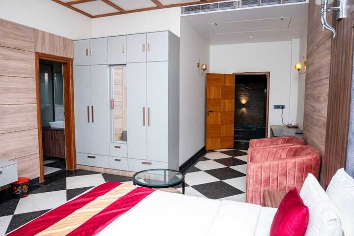 Room 7 of 41