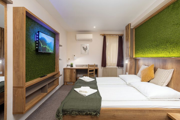 Room 28 of 79