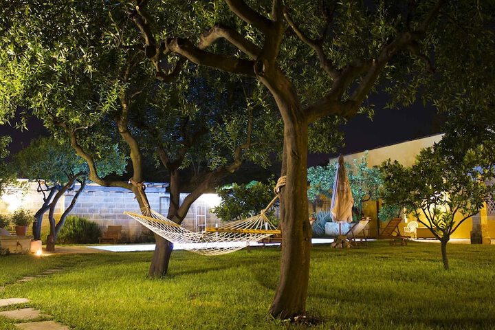 Hotel Exterior 16 of 19