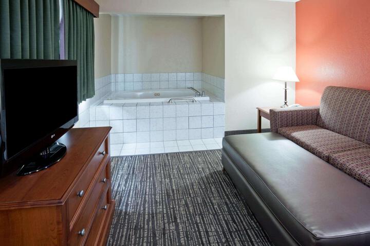 1 King Bed Accessible (7 of 13)