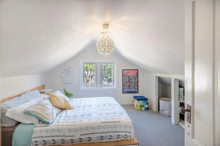 Room 3 of 18
