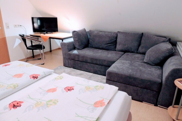 Room 18 of 272