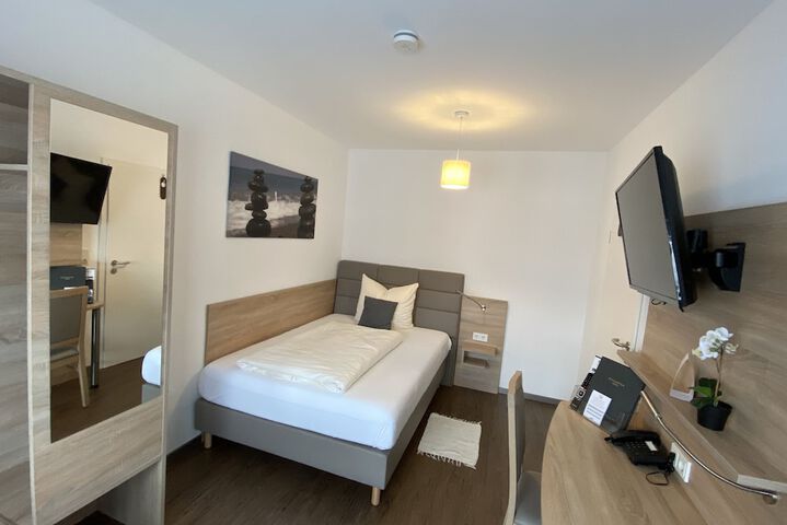 Room 15 of 65