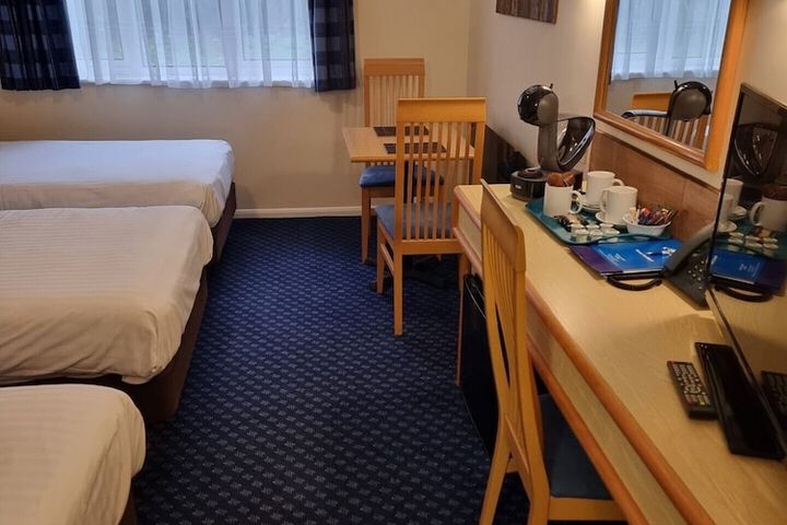 Room 27 of 90