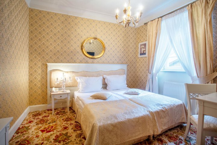Room 35 of 66